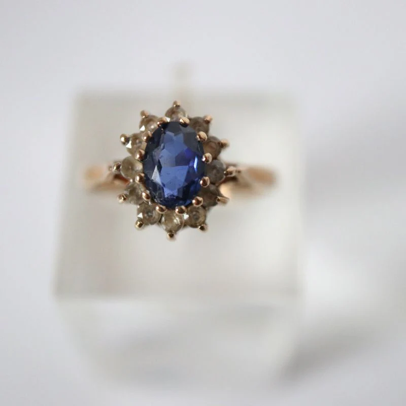 9ct Gold Kanchanaburi Sapphire & Diamond Oval Cluster Ring - Image 2