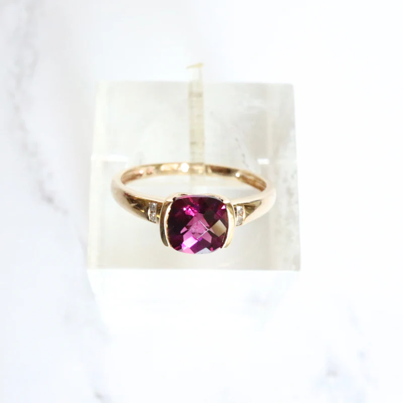 9ct Gold Ring with Rhodalite Garnet and Diamond - Image 2